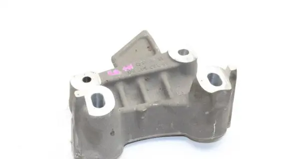 Opel Mokka B Engine mounting bracket 9826364780