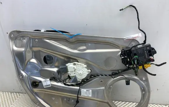Mercedes-Benz E W212 Front door window regulator with motor 