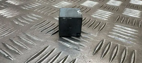 Opel Zafira C Other relay 13351610