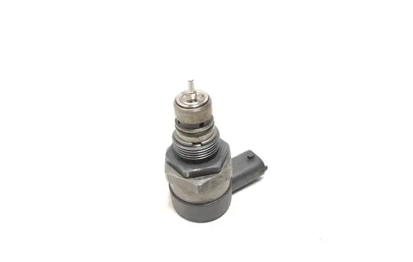 Volvo V70 Fuel pressure regulator 30777576