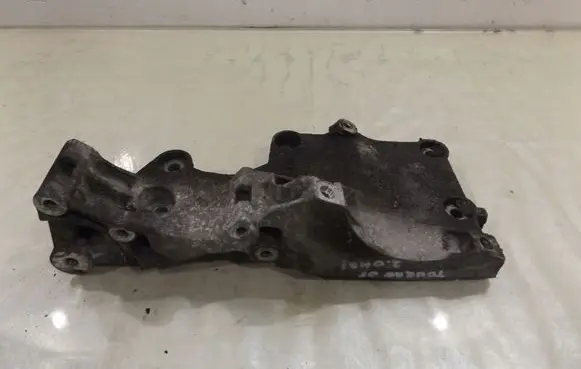 Volkswagen Touran I Engine mounting bracket