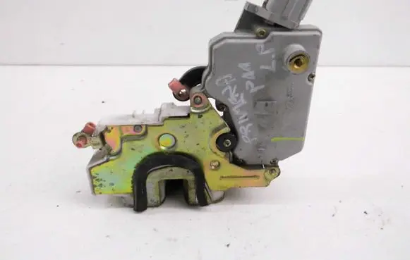 Nissan Primera Front door lock