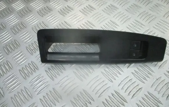 Volkswagen Polo IV 9N3 Electric window control switch
