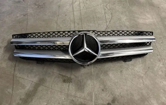 Mercedes-Benz CLS C219 Front bumper upper radiator grill A2198801583