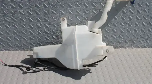 Windshield washer fluid reservoir/tank
