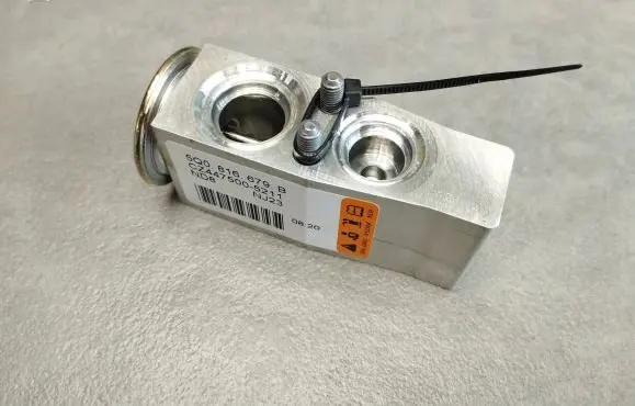 Skoda Octavia Mk4 Air conditioning (A/C) expansion valve 5Q0816679B