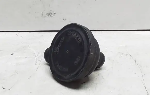 Volkswagen PASSAT B5 Breather valve 034129101A