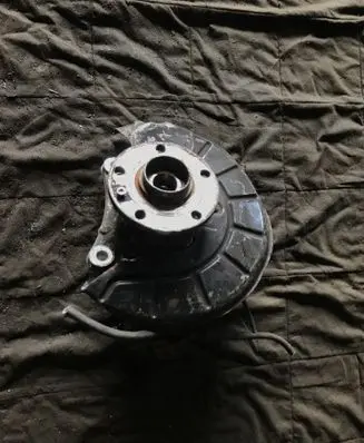 Volkswagen PASSAT B6 Front wheel hub spindle knuckle