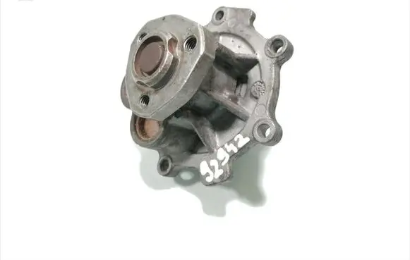 Opel Astra H Water pump 