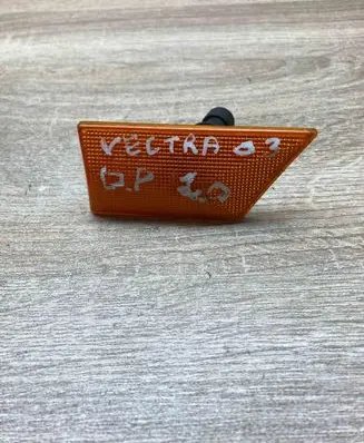 Opel Vectra C Front fender indicator light 13101912 09180873