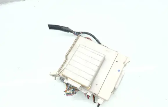 Lexus GS 300 350 430 450H Fuse module 8273030620