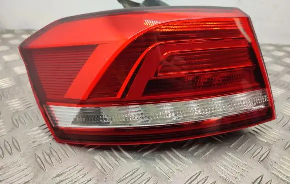 Volkswagen PASSAT B8 Rear/tail lights