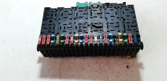 Volkswagen Vento Fuse box set 76585143472 7-68585143472