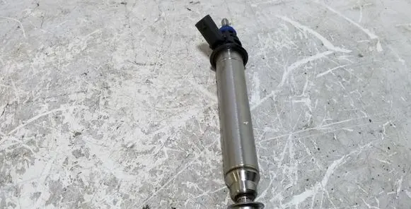 Mercedes-Benz CLA C117 X117 W117 Fuel injector A2780700687