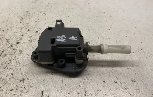 Audi A3 S3 8P Fuel tank cap lock 8E9827833
