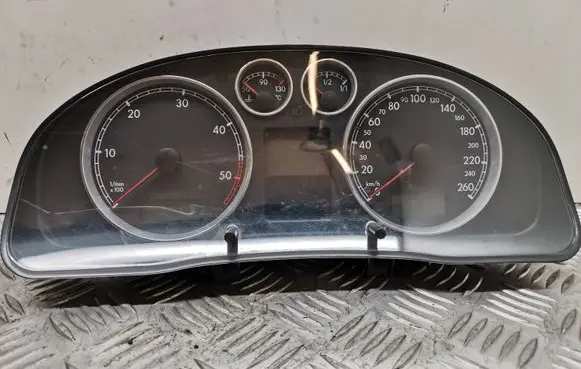 Volkswagen PASSAT B5.5 Speedometer (instrument cluster) VWZ7Z0C8828813 3B0920829A