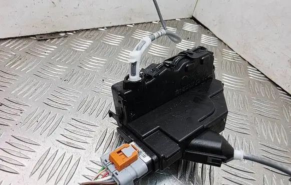 Opel Mokka B Front door lock 444555 1A006443
