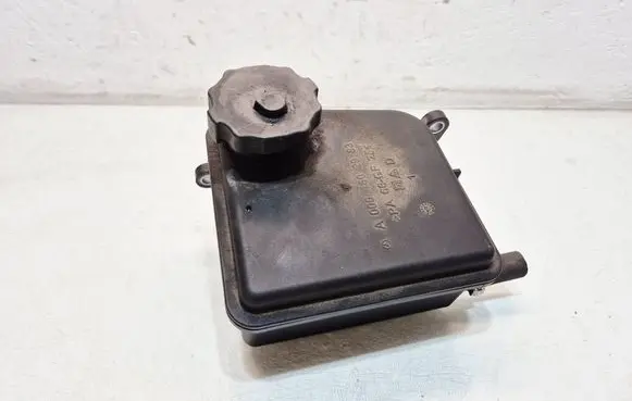 Mercedes-Benz C W204 Power steering fluid tank/reservoir A0004602983