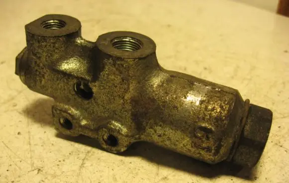 Volvo S70 V70 V70 XC Brake power pressure regulator 