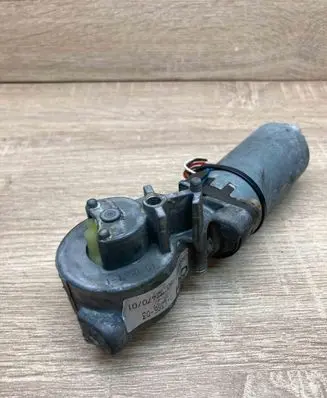 Mercedes-Benz S W220 Seat adjustment motor GP41A35 1136701