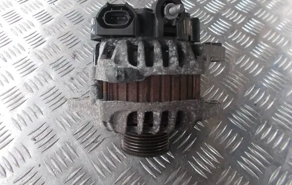 KIA Rio Generator/alternator 373002B300 135V90A 2607372