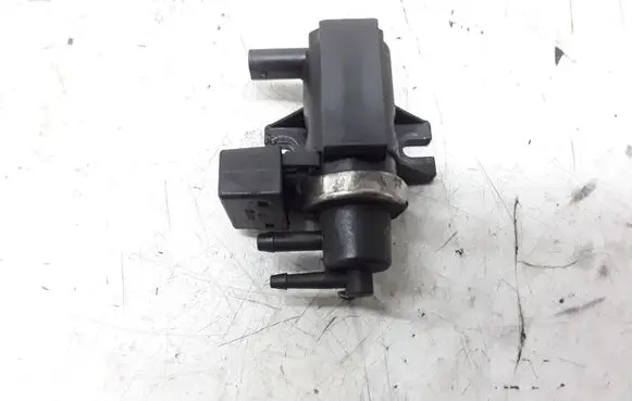 Mercedes-Benz A W169 Turbo solenoid valve A0051535528