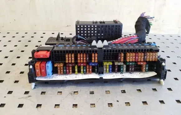 BMW X3 E83 Fuse module 8364542 8387153