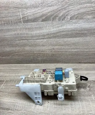 Toyota Corolla Verso AR10 Fuse module 892210F010