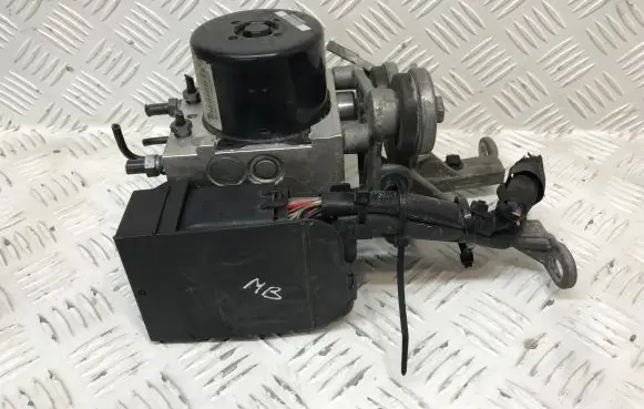Mercedes-Benz C W204 ABS Pump A1729014100 A1724313812