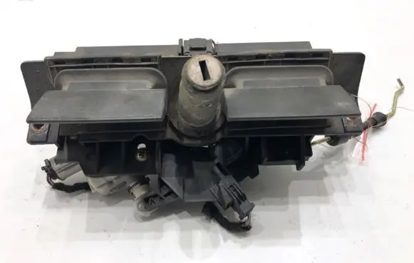 Audi A6 S6 C5 4B Tailgate/trunk/boot exterior handle 8D9827565H