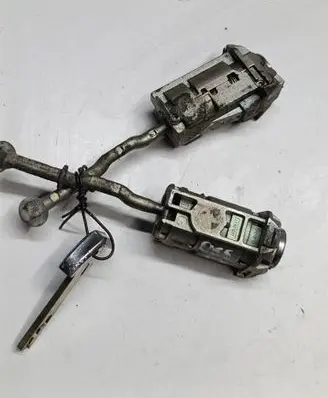 Citroen DS5 Front door lock (next to the handle) 9688522