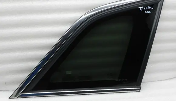 Opel Zafira B Rear side window 25960277 25860806