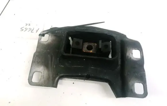 Ford Focus Engine mount bracket