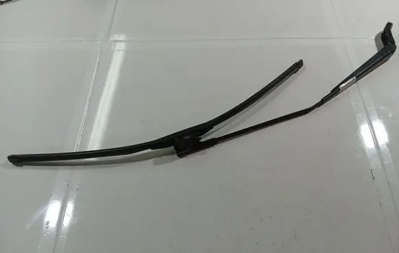 Peugeot 407 Front wiper blade arm 