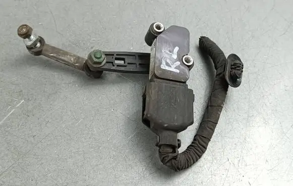 Maserati Levante Rear air suspension level height sensor 670037527 15160101592