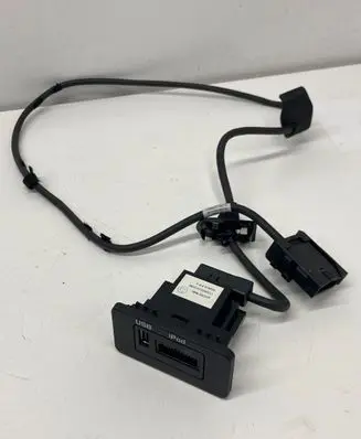 Land Rover Range Rover Sport L320 AUX in-socket connector AH2214D202BB 5077478