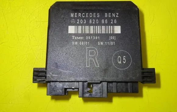 Mercedes-Benz C W203 Door control unit/module 2038206626