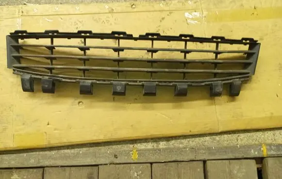 Renault Megane II Front bumper lower grill 8200412379