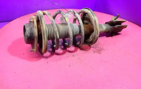 Hyundai Trajet Front shock absorber with coil spring