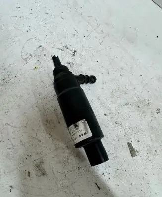 Audi A6 S6 C5 4B Windscreen/windshield washer pump 3B0955681A 0010172V