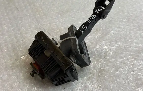 BMW X5 E53 Front door check strap stopper 51218402502 8402502 51218402533