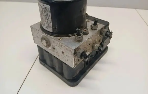 Ford Focus ABS Pump 8M512C405EA A426G 10020604094