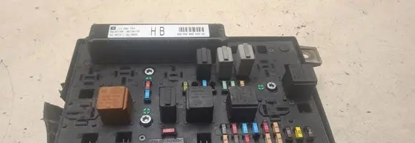 Opel Astra H Fuse module 13206754 5DK00866838
