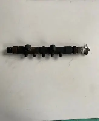 Toyota Avensis T250 Fuel distributor 