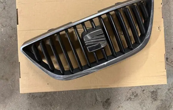 Seat Ibiza IV (6J,6P) Front grill 6J0853651