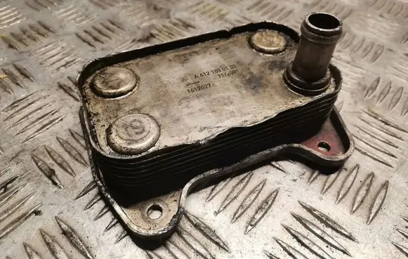 Mercedes-Benz C W203 Gearbox / Transmission oil cooler 6121880101