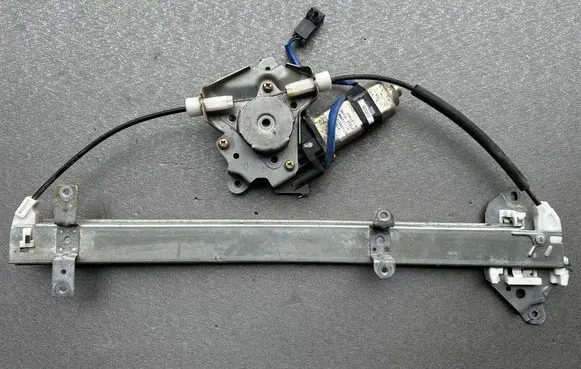 Nissan King Cab, Navara Front door electric window regulator 807302S410 807202S410