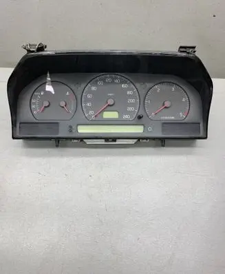 Volvo S70 V70 V70 XC Speedometer (instrument cluster) 9472523 69294240T 9168144