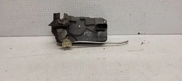 Opel Zafira B Rear door lock 13210738