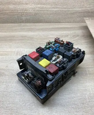 Renault Laguna II Fuse module 8200148809A 8200004201E